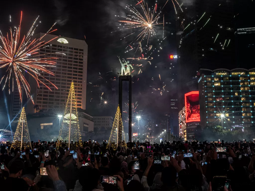 Perayaan Tahun Baru 2023 di Bundaran HI. (ANTARA FOTO/Aprillio Akbar).