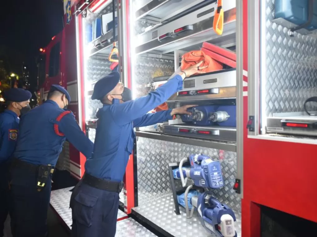 Mobil Heavy Duty Rescue atau mobil pemadam kebakaran yang didukung dengan kecanggihan teknologi, serta mampu mengangkat beban hingga 14 Ton di Kota Surabaya. (ANTARA/HO-Diskominfo Surabaya).