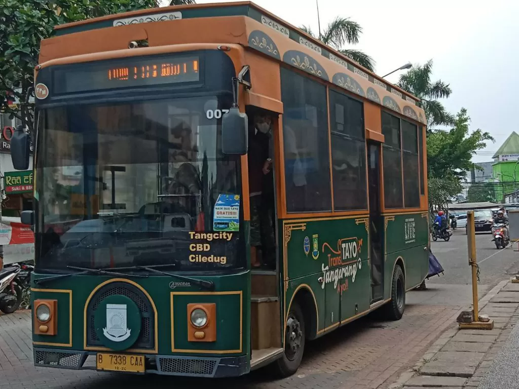 Bus Tayo mengaspal di Tangerang. (Z Creators/Amanda Nesya)