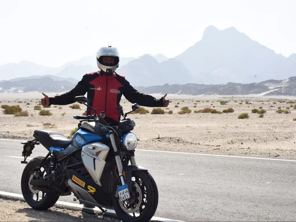 Ali Abdo masuk Guinness World Record untuk perjalanan terpanjang dengan motor listrik (Istimewa)