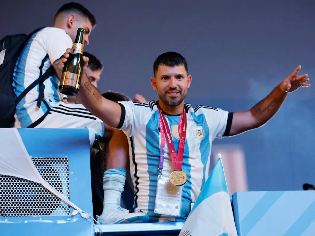 Sergio Aguero ikut perayaan Timnas Argentina juara Piala Dunia 2022 (REUTERS/Thaier Al-Sudani)