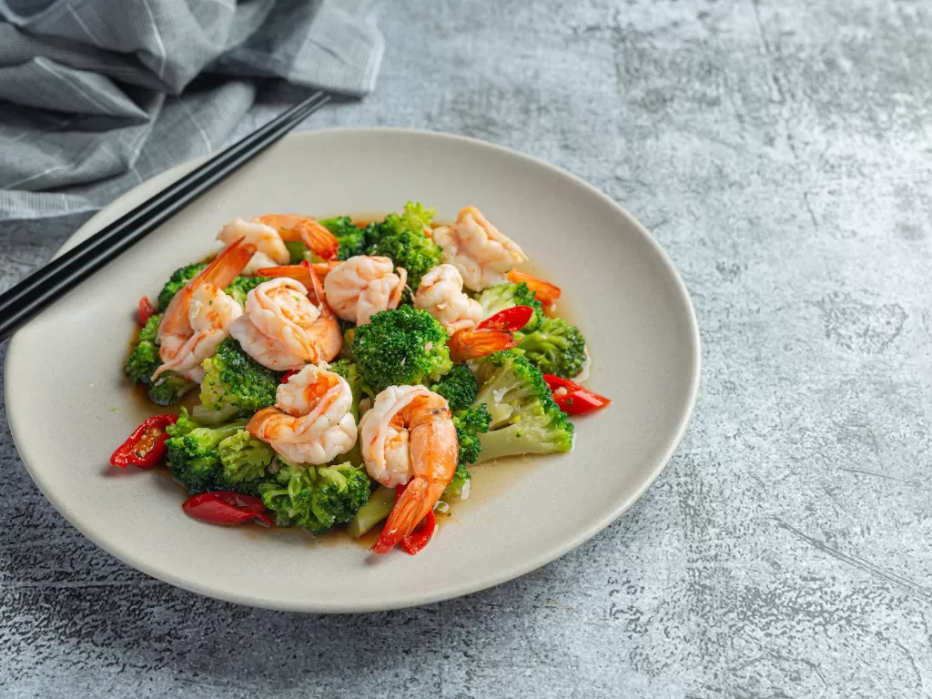 Ilustrasi hidangan seafood brokoli (Freepik)
