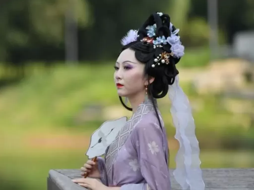 Potret seorang perempuan mengenakan Hanfu.(ANTARA/Xihuan)