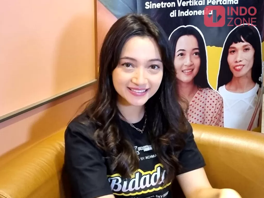 Megan Domani menghadiri peluncuran Sinetron Bidadara, sinetron vertikal pertama di Indonesia, di kawasan Thamrin, Jakarta Pusat, Rabu (11/1/2023). (Arvi Resvanty/Indozone)