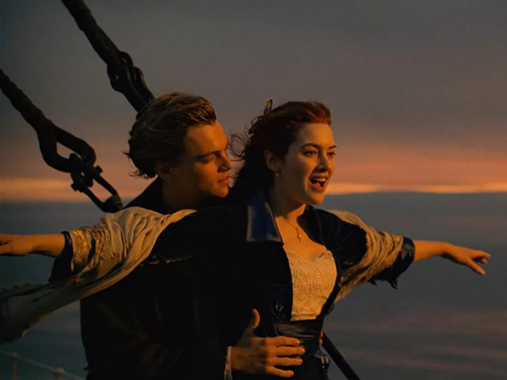 Leonardo DiCaprio dan Kate Winslet dalam Titanic (IMDb)