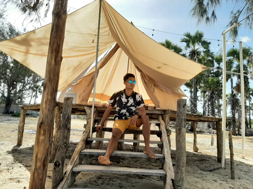 Penginapan di tenda Hlaen Ana Beach Resort  (Z Creators/Arianto Selly)