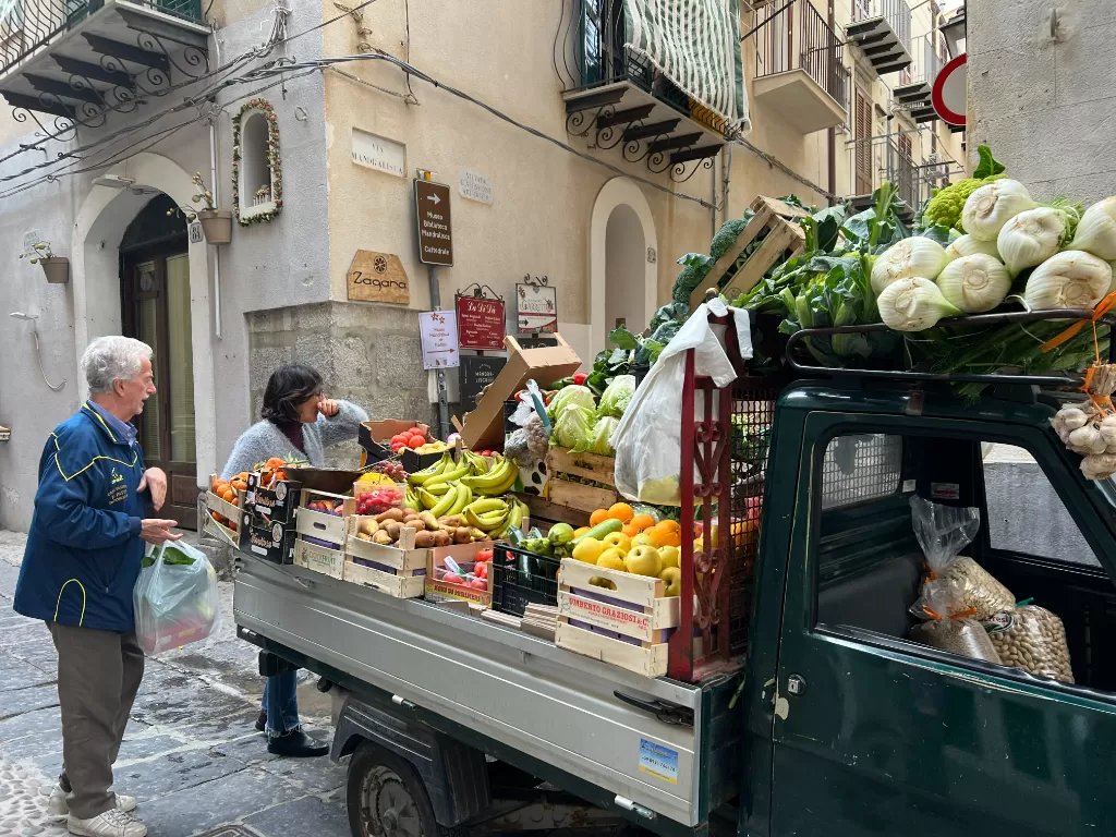 Ada tukang sayur keliling di Italia (Z Creators/Fabiola Lawalata)