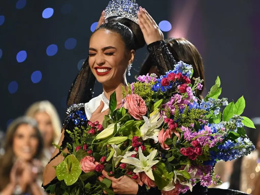 Potret R'Bonney Gabriel sebagai pemenang pertama Miss Universe 2022 (instagram.com/missuniverse)