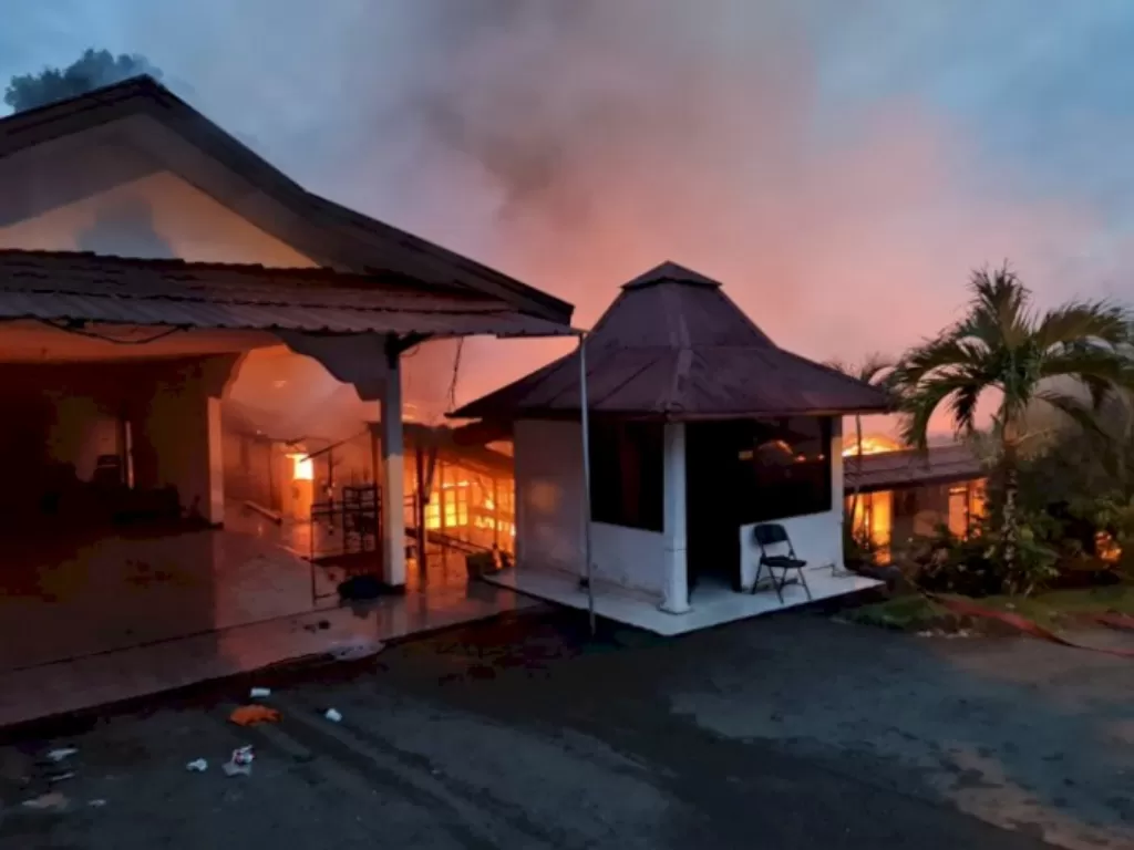 Rumah Dinas Kapolda Papua terbakar. (dok Polda Papua)