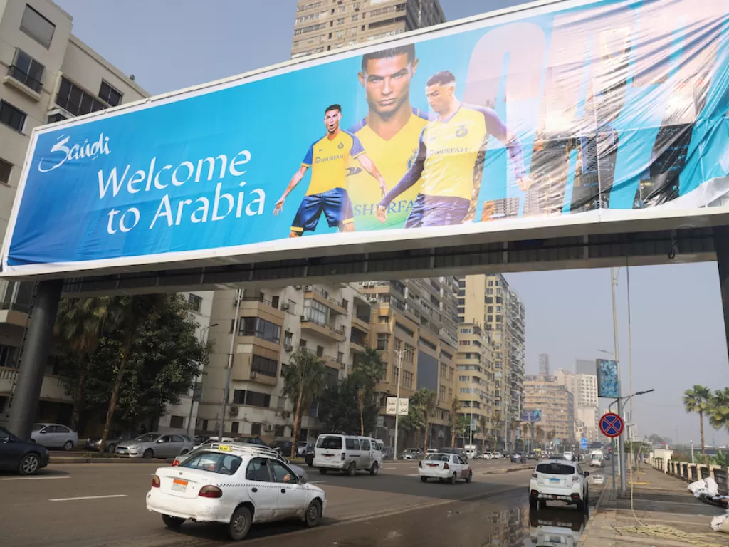 Spanduk penyambutan kedatangan Cristiano Ronaldo di Arab Saudi (REUTERS/Amr Abdallah Dalsh)