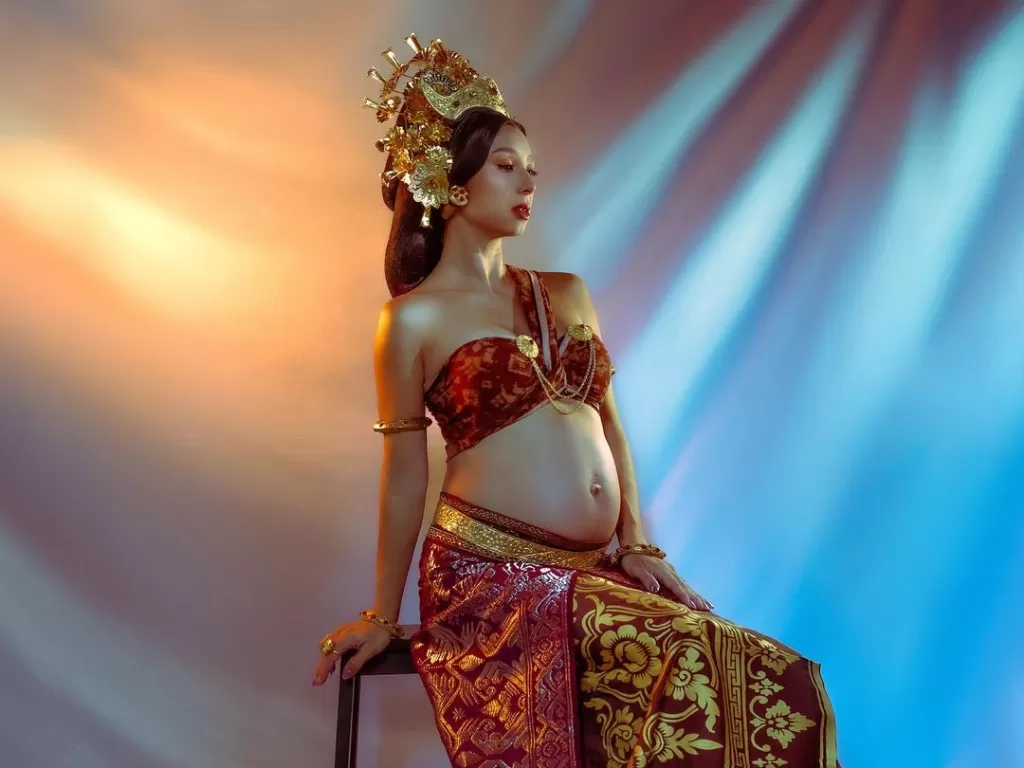 Jennifer Bachdim Lakukan Maternity Shoot (Instagram/@jenniferbachdim)