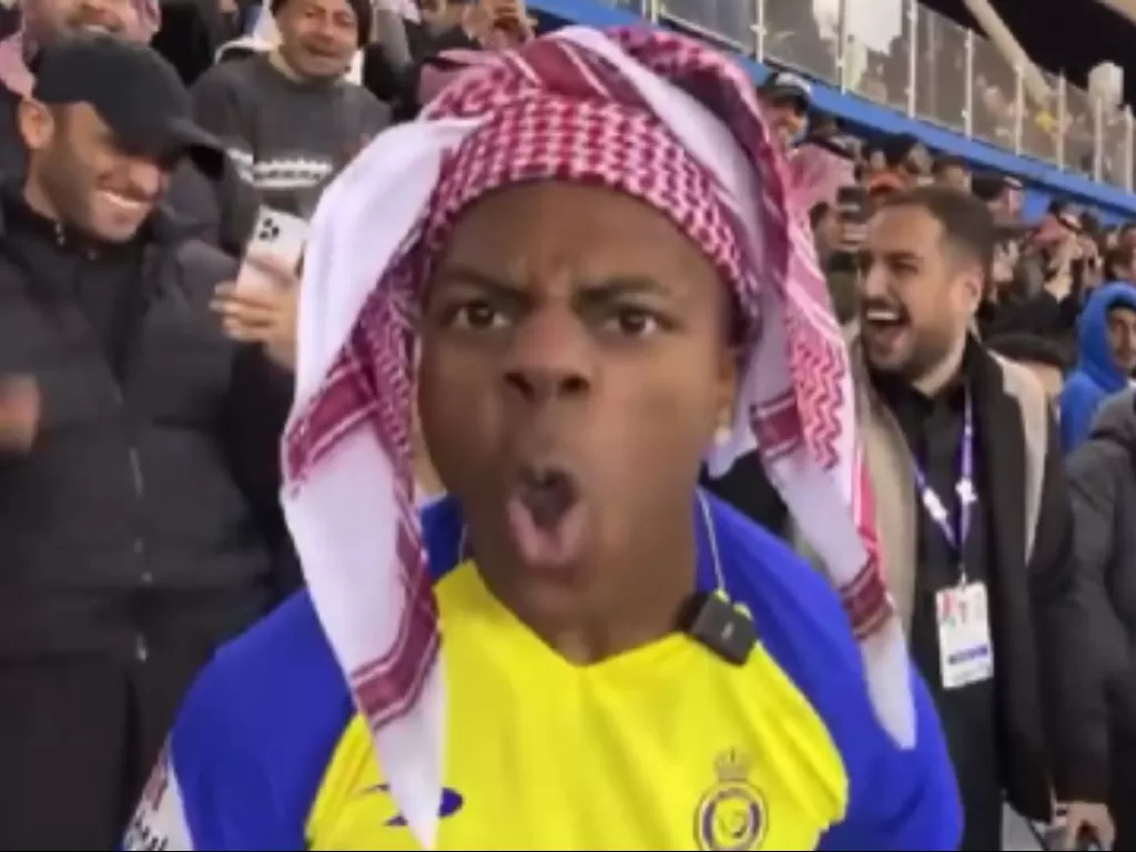 IShowSpeed saat menyaksikan pertandingan Riyadh All Star Vs PSG. (Twitter/@SpeedUpdates1)