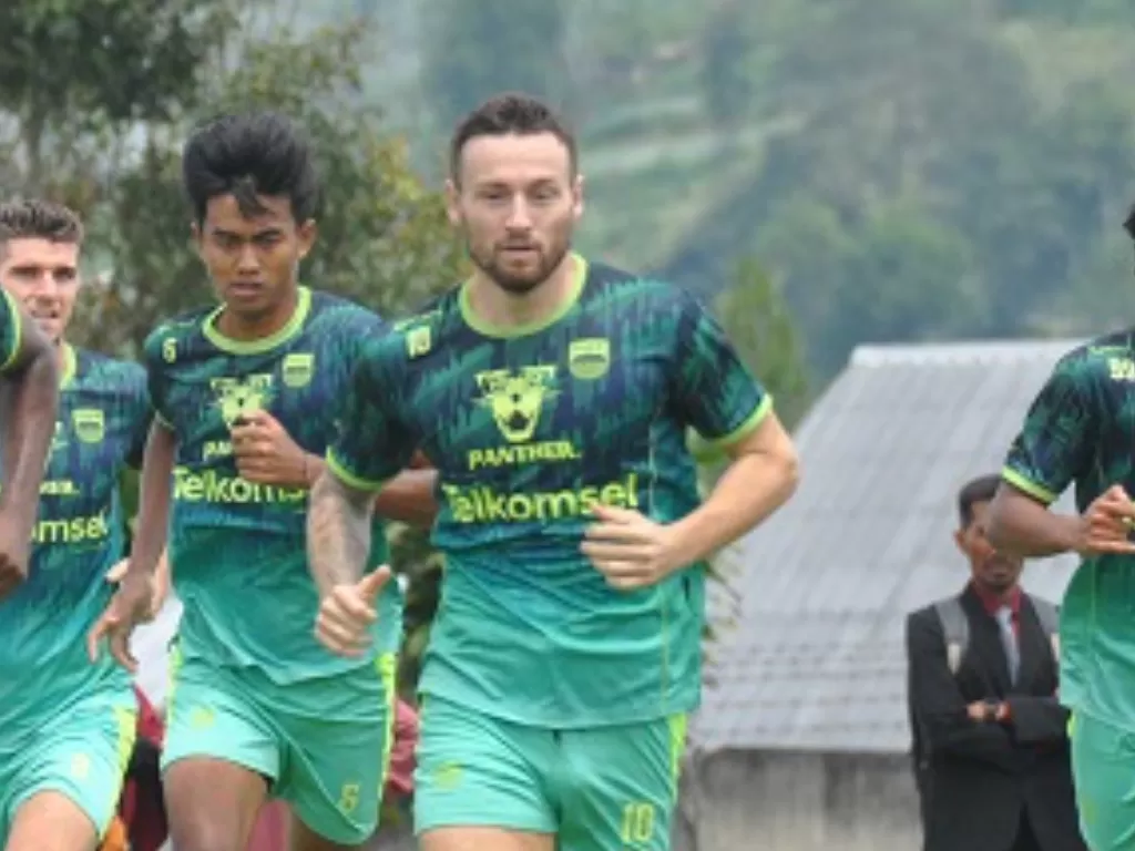 Marc Klok sudah pulih siap bela Persib Bandung saat kontra Borneo FC. (Dok. Persib Bandung)