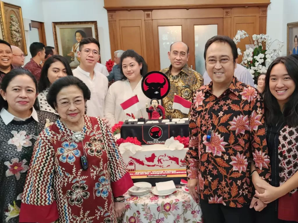 Ketua Umum PDIP Megawati Soekarnoputri rayakan hari ulang tahun bersama keluarga dan kerabatnya. (Dok PDIP).
