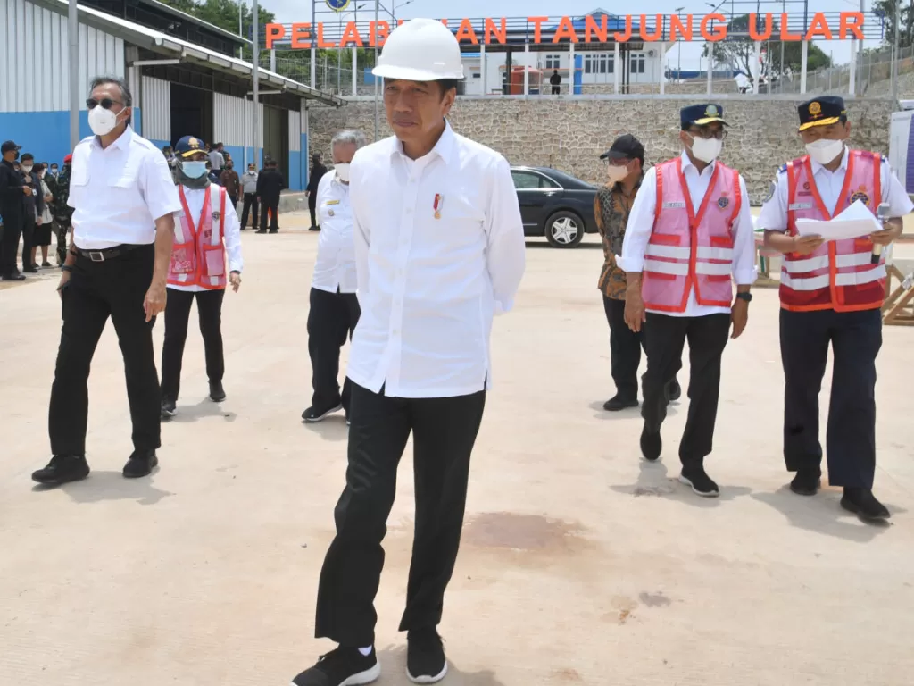 Presiden Joko Widodo saat meninjau Pelabuhan Hanjung Ulat di Kabupaten Bangka Barat, Kepulauan Bangka Belitung. (Dok. Indonesia Maju)