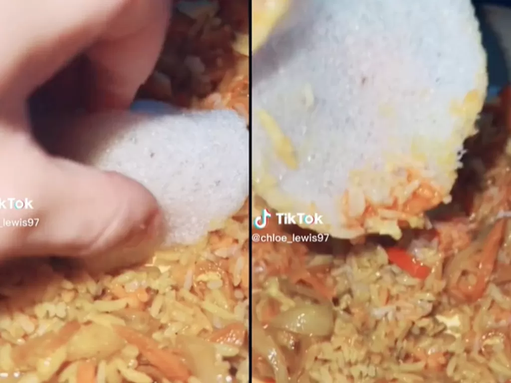 Makan nasi goreng pakai kerupuk. (Screenshoot/TikTok/@@chloe_lewis97)