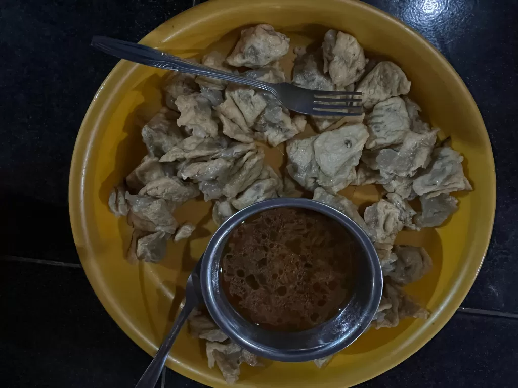 Pentol Tahu Mas Puja, kuliner Sumenep. (Z Creators/Retno Mandriyarini)