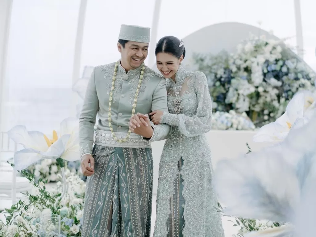 Mikha Tambayong dan Deva Mahenra resmi menikah di Bali, Sabtu (28/1/2023). (Instagram/miktambayong)