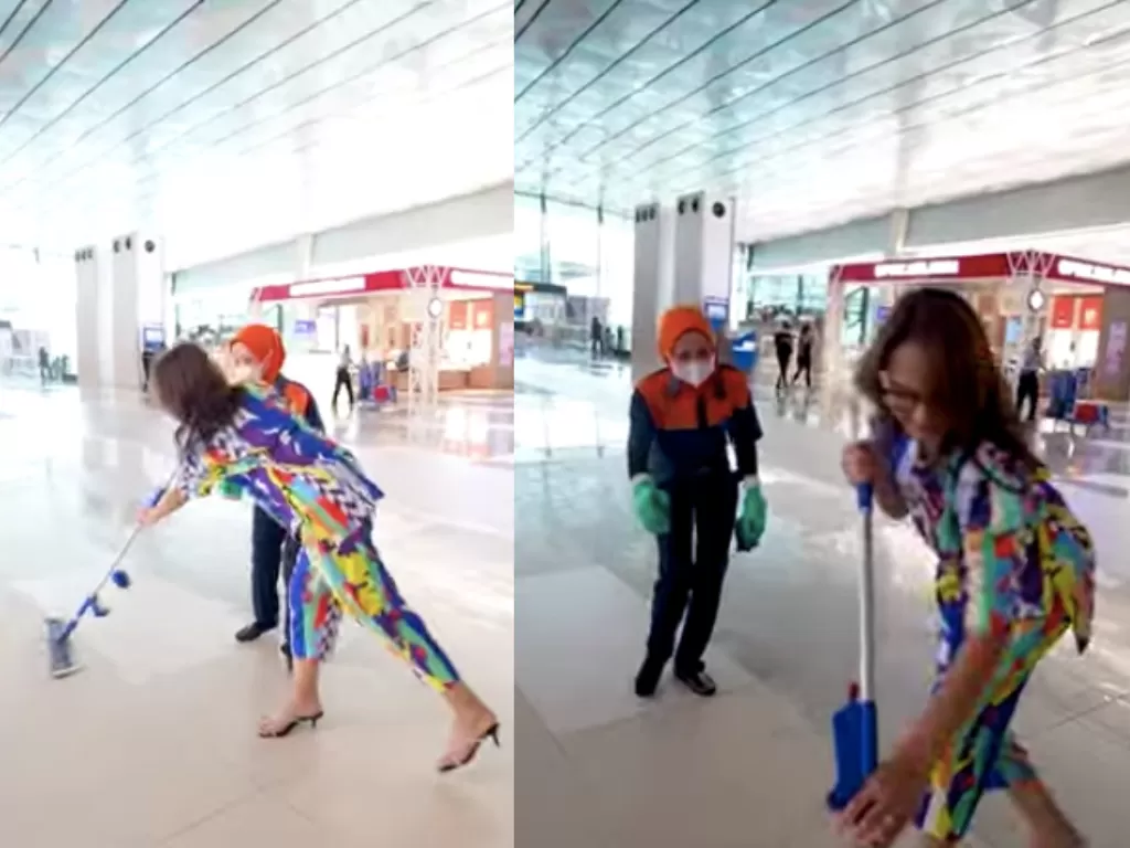 Aksi spontan Bunda Corla yang ngepel lantai di Bandara Soekarno-Hatta. (Tangkapan layar YouTube/maharani kemala)