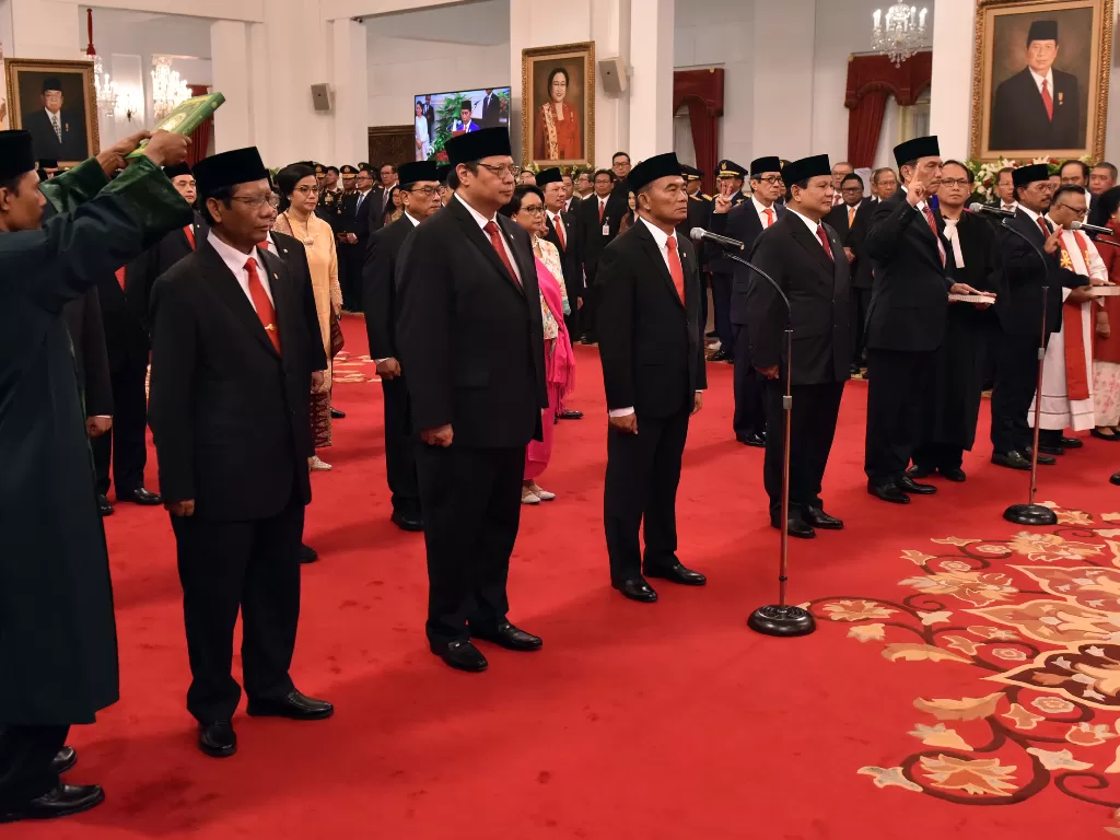 Para menteri Kabinet Indonesia Maju saat diambil sumpahnya dan dilantik oleh Presiden Jokowi, di Istana Negara, Jakarta,. (Dok. Setkab Rahmat)