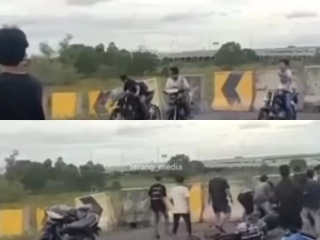 Pengendara balap liar di Sumatera Barat menabrak beton pembatas jalan. (Instagram/@terang_media)