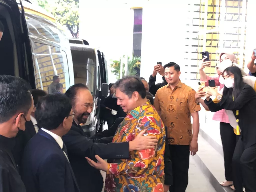 Ketum NasDem Surya Paloh bertemu Ketum Golkar Airlangga Hartanto di DPP Golkar, Jakbar. (INDOZONE/Samsudhuha Wildansyah).