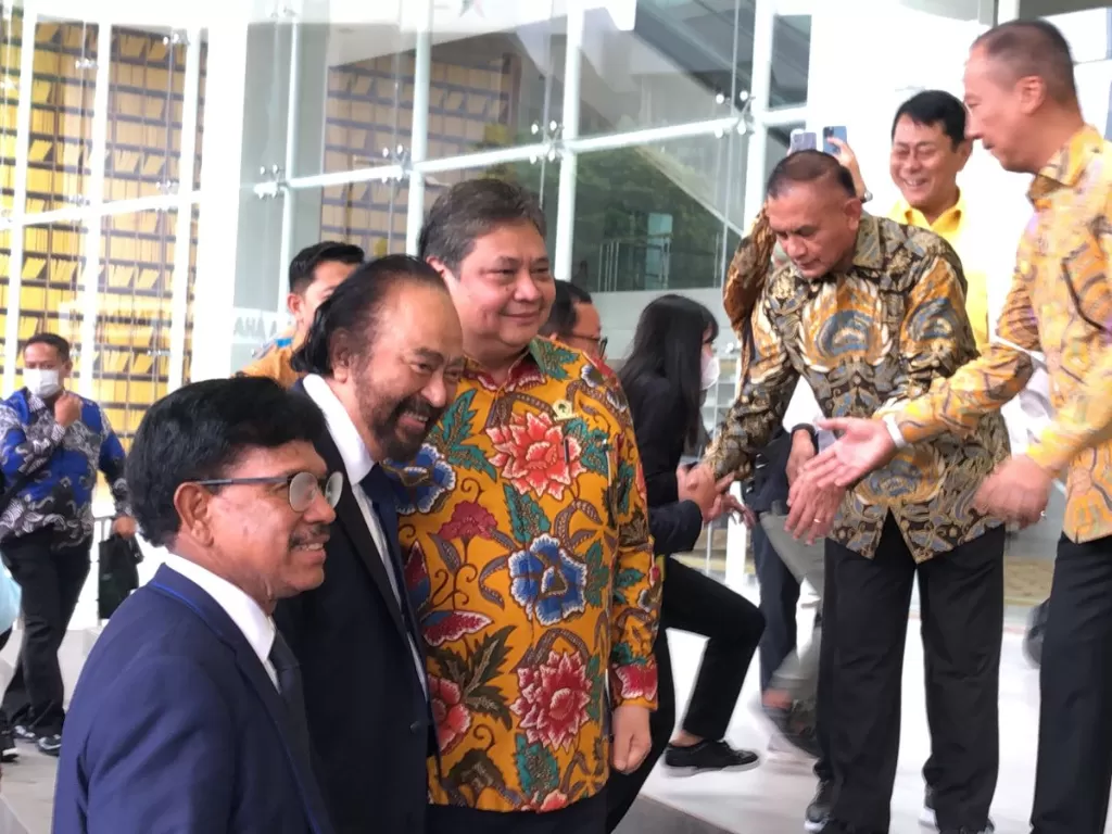  Ketum NasDem Surya Paloh bertemu Ketum Golkar Airlangga Hartanto di DPP Golkar, Jakbar. (INDOZONE/Samsudhuha Wildansyah).