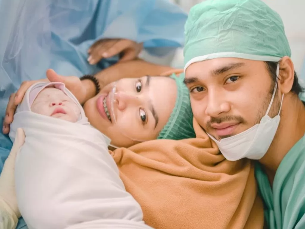 Istri Achmad Megantara melahirkan anak pertama (Instagram/asrifaradila)