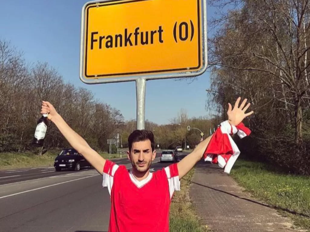 Fans Benfica nyasar ke kota Frankfurt yang salah (Instagram/@alvaroslb1994)
