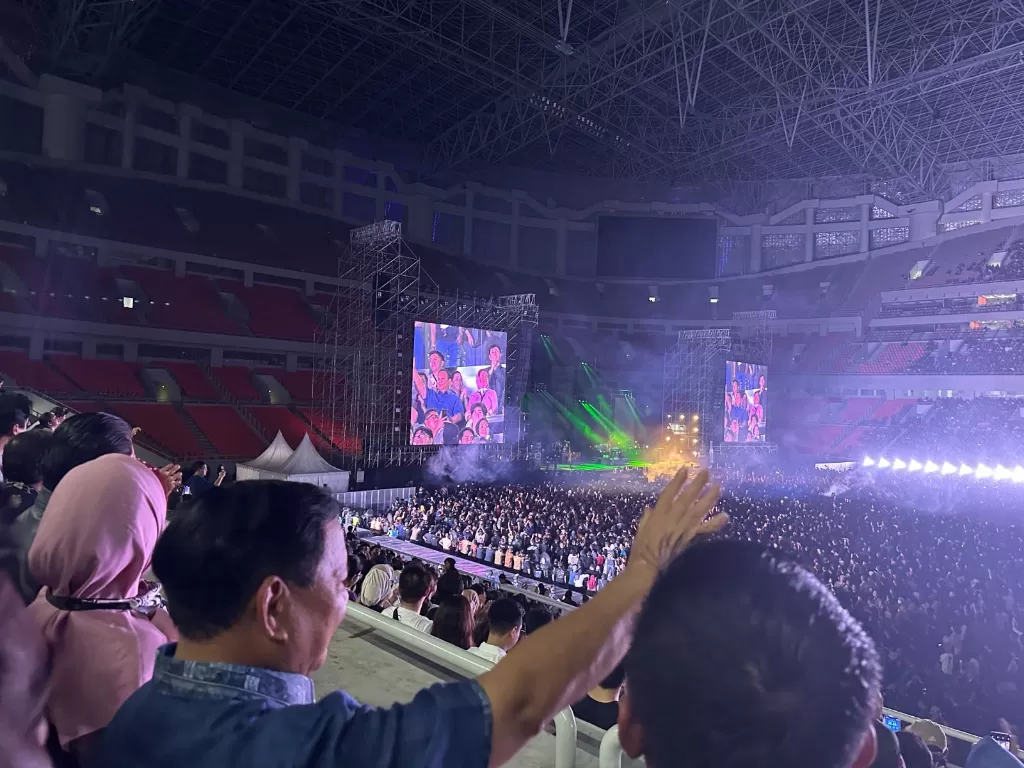 Menteri Pertahanan Prabowo Subianto saat hadir di konser Dewa 19. (Dok Media Prabowo Subianto)