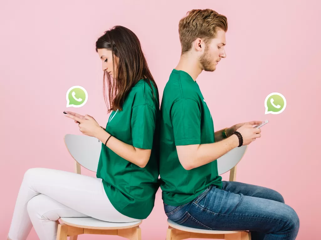 Cara menghilangkan tanda online dan tpying di WhatsApp kepada pasangan. (Freepik)