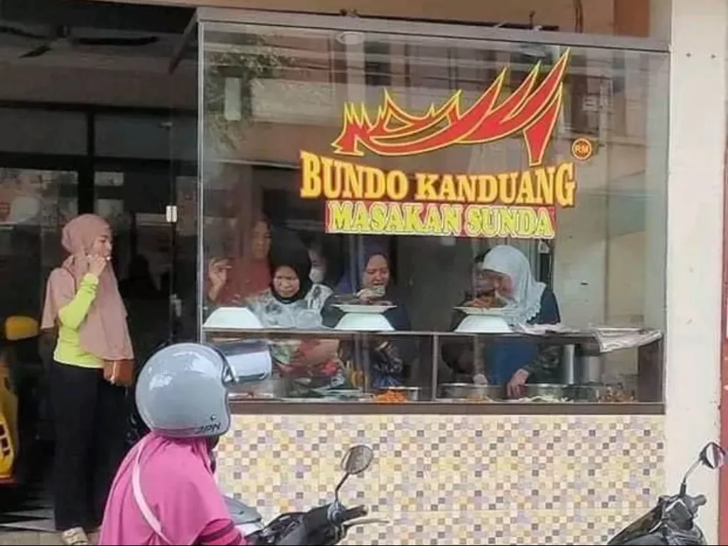 Warung Padang Tapi Masakan Sunda (Twitter/@recehtapisayng)