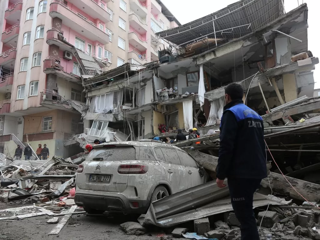 Ilustrasi reruntuhan gedung karena gempa Turki (REUTERS/Sertac Kayar)