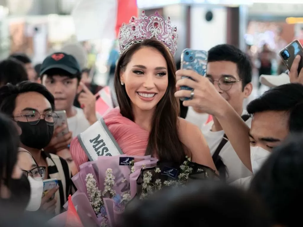 Laksmi DeNeefe Suardana Miss Universe Indonesia 2022 usai juara ajang Puteri Indonesia. (Instagram/Officalputeriindonesia)
