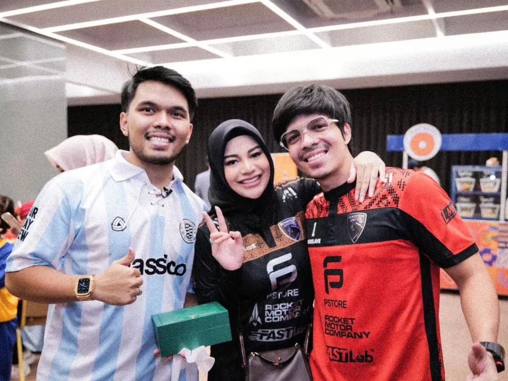 Thariq Halilintar, Aurel Hermansyah dan Atta Halilintar (Instagram/@aurelie.hermansyah)