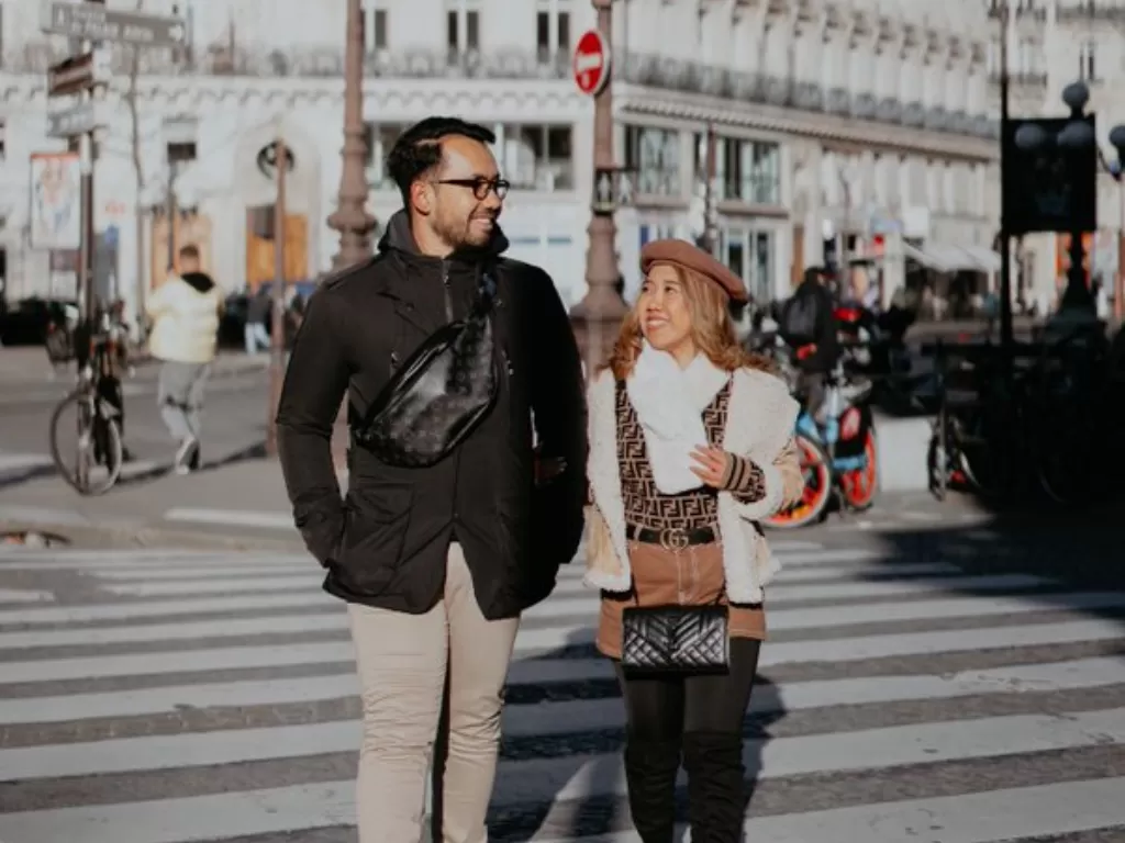 Kiky Saputri dan suaminya Muhammad Khairi sedang bulan madu di Eropa. (Twitter/kikysaputrii)