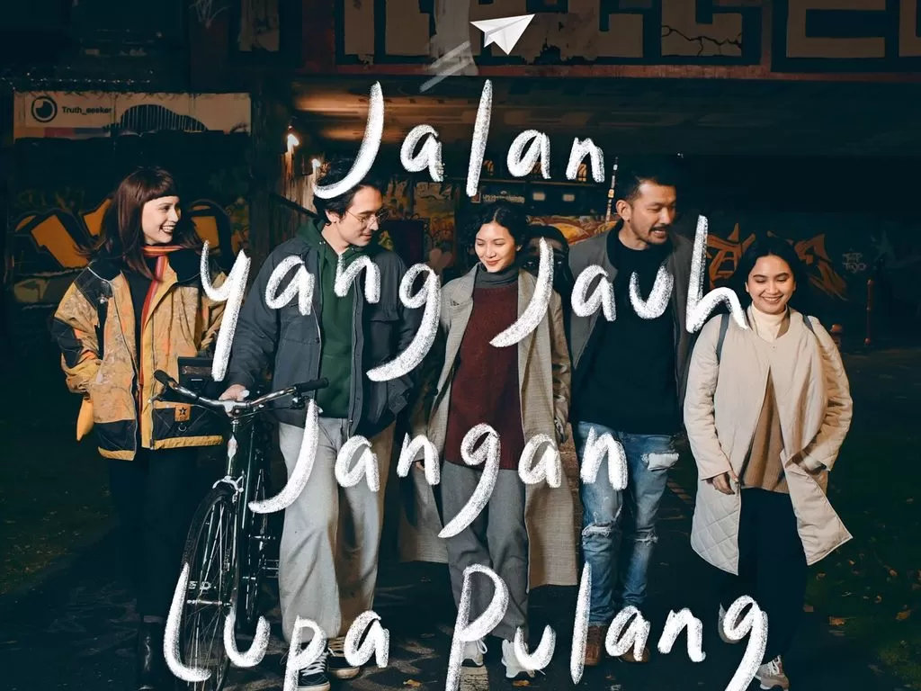 Poster film Jalan Yang Jauh Jangan Lupa Pulang. (Visinema Pictures)
