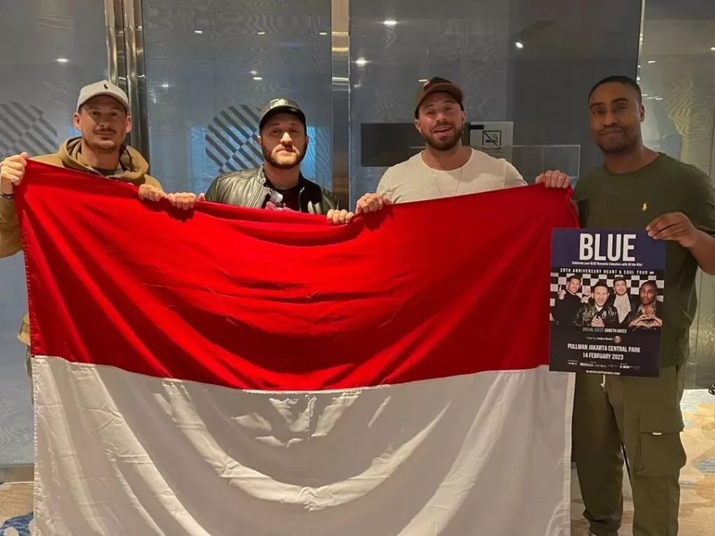 Antony Costa mengumumkan kabar duka saat ia dan para personel Blue lainnya sudah tiba di Indonesia untuk tampil di konser Valentine di Jakarta. (Instagram@officialblue)