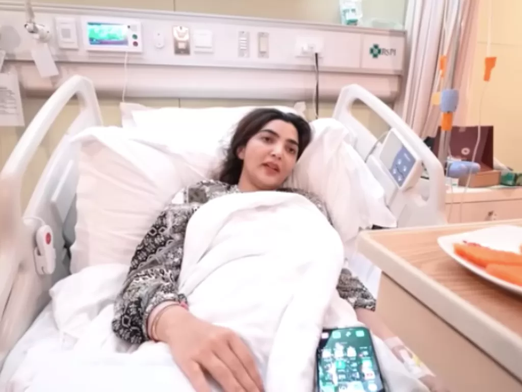 Ashanty saat menjalani perawatan di rumah sakit, akibat sinusitis akut. (Tangkapan layar YouTube/The Hermansyah A6)