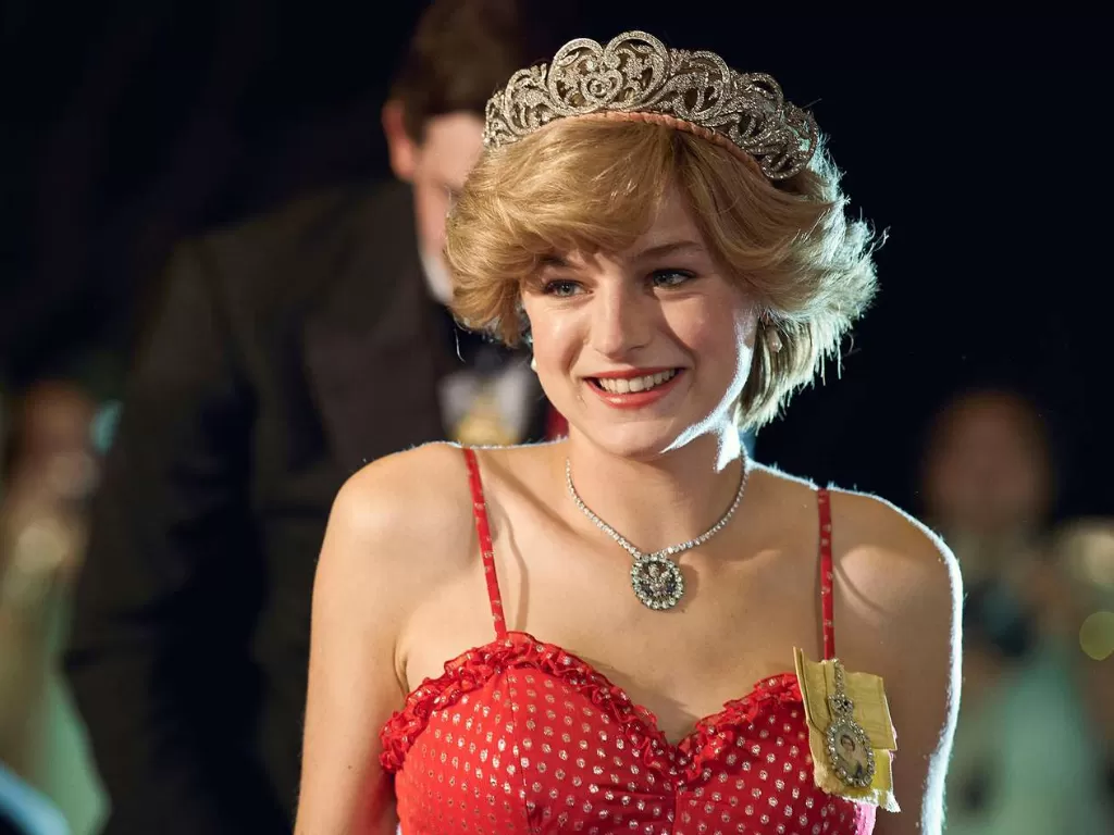 Emma Corrin saat membintangi serial The Crown. (Netflix)
