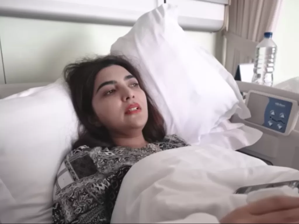 Ashanty dilarikan ke rumah sakit karena sakit sinusitis akut. (Tangkapan layar YouTube/The Hermansyah A6)