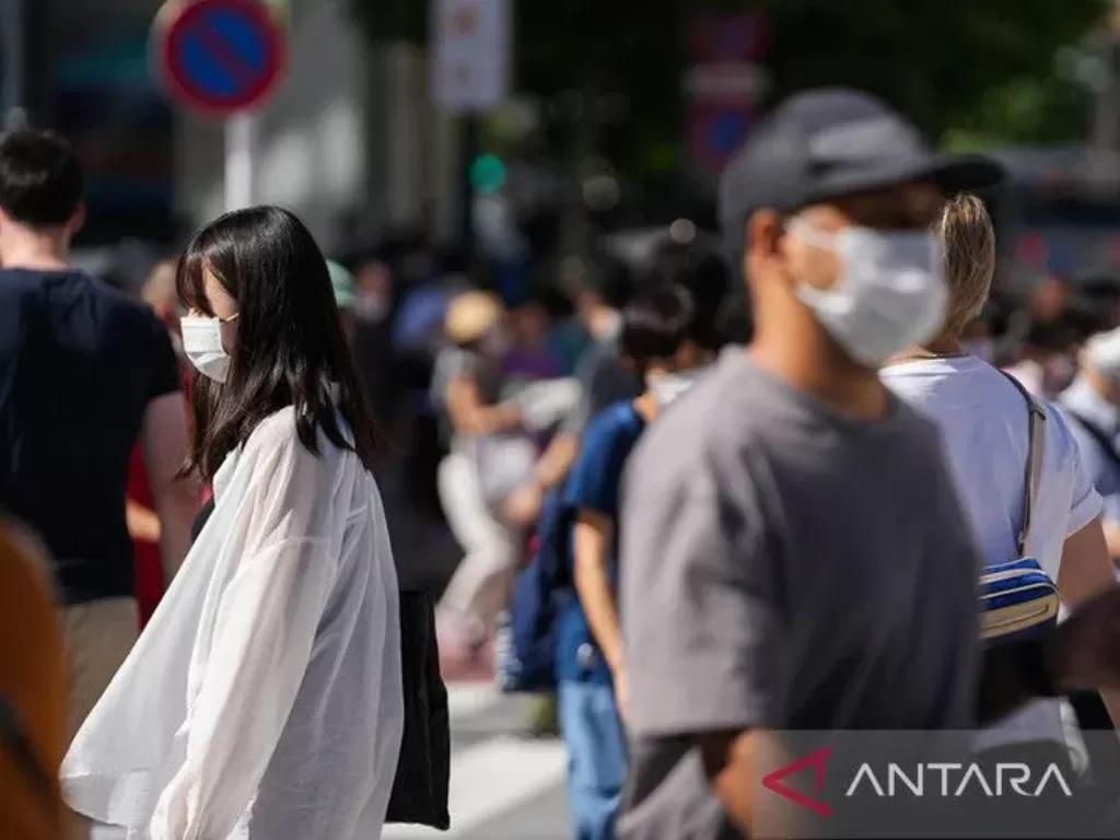 Ilustrasi masyarakat menggunakan masker. (ANTARA/Xinhua/aa)
