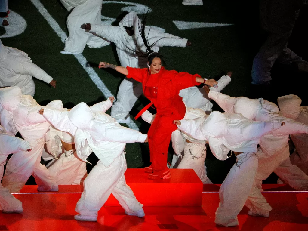 Penampilan Rihanna di paruh waktu Super Bowl 2023. (REUTERS/Caitlin O'hara)
