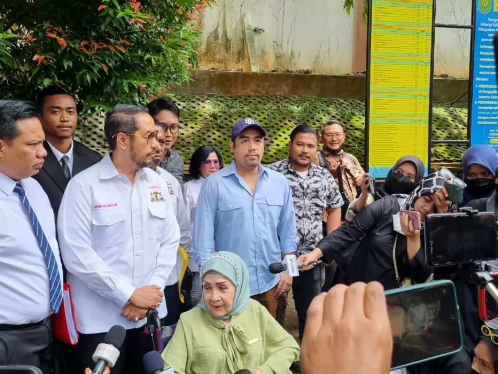 Ferry Irawan hanya diwakilkan kuasa hukumnya saat jalani sidang cerai perdana dengan Venna Melinda, di PA Jakarta Selatan, Kamis (16/2/2023). (Indozone/Arvi Resvanty)