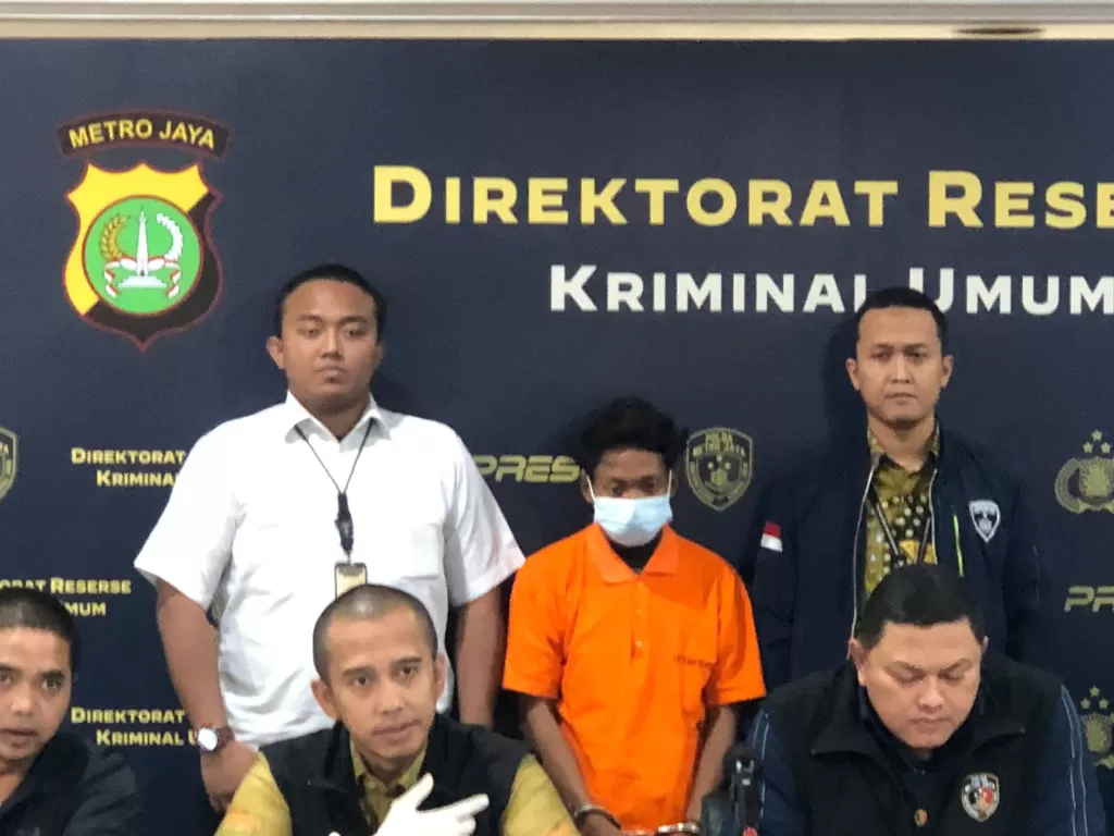 Konferensi pers kasus viral pembunuhan dan penculikan anak bos ayam di Mapolda Metro Jaya (INDOZONE/Samsudhuha Wildansyah)