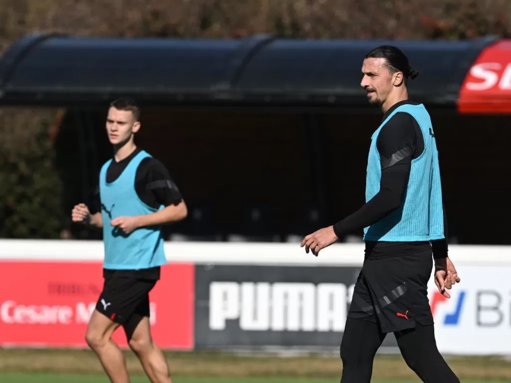 Zlatan Ibrahimovic berlatih dengan anaknya, Maximilian (AC Milan)