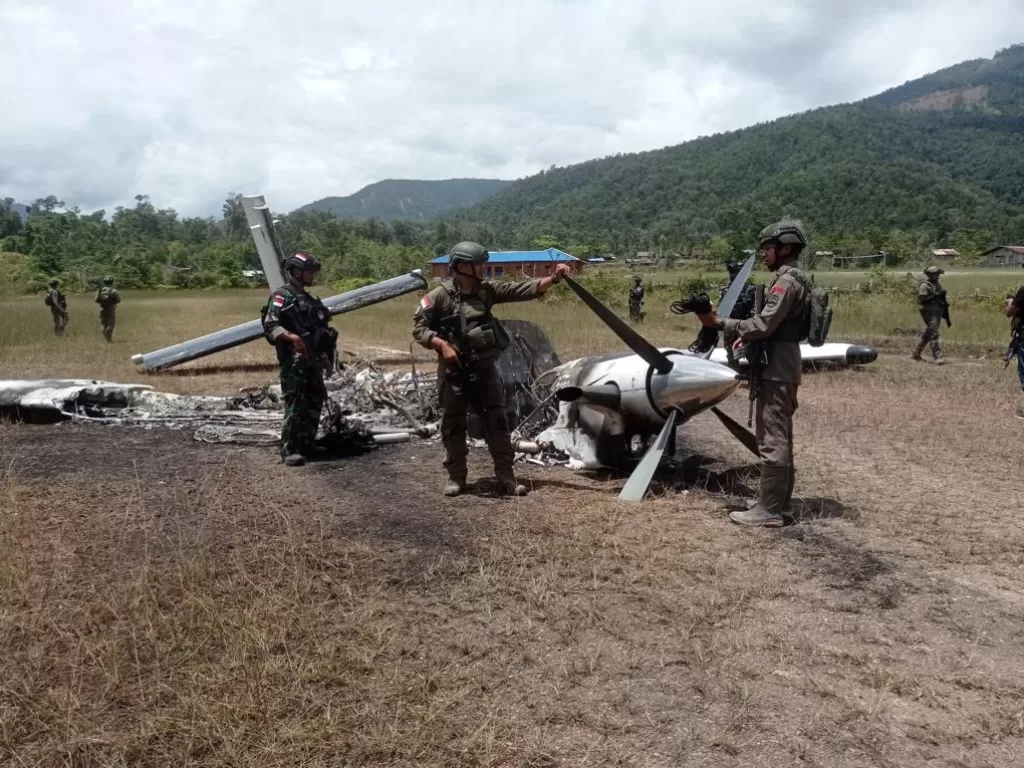 Puing Pesawat Susi Air yang dibakar Kelompok Kriminal Bersenjata (KKB) di Paro, Papua (Dokumentasi Polda Papua)