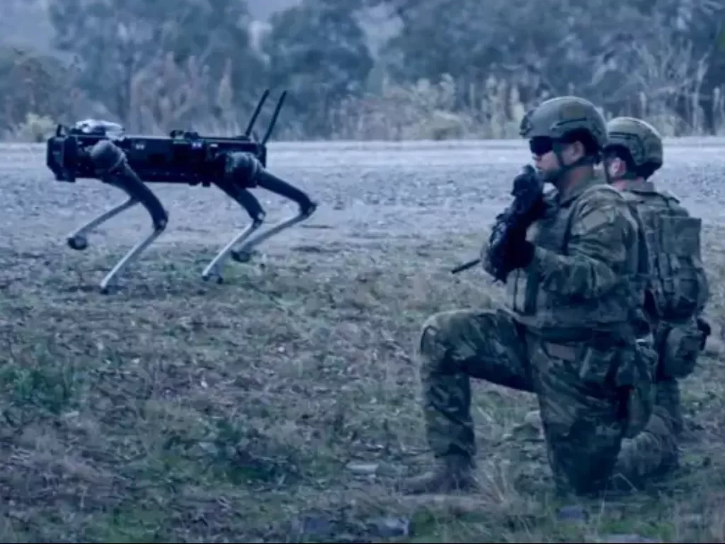 Robot perang berbentuk anjing. (Newsflash)
