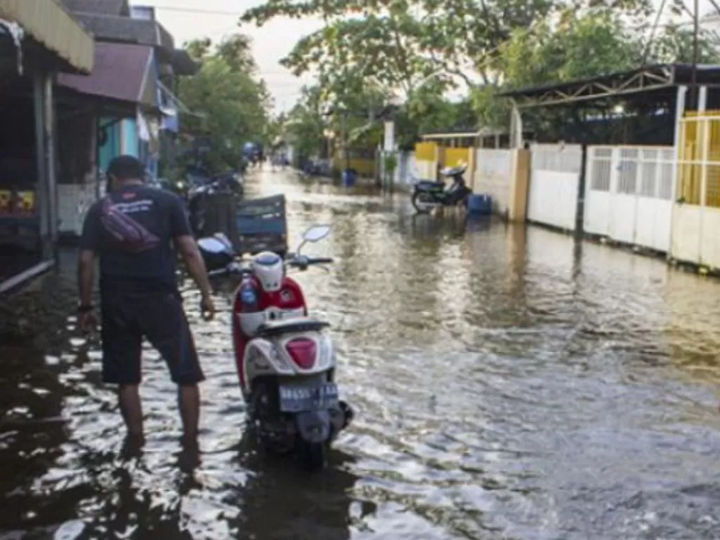 Salah satu wilayah di Kota Banjarmasin yang mengalami genangan akibat banjir rob. (ANTARA/Bayu Pratama)