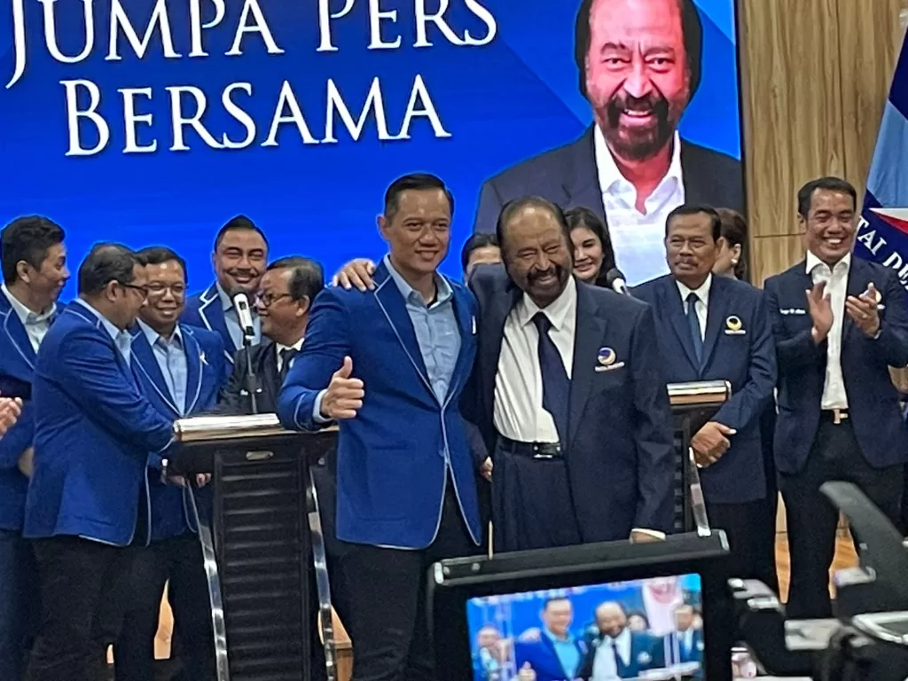 Ketum Demokrat (kiri) Agus Harimurti Yudhoyono dan Ketum NasDem Surya Paloh (kanan). (INDOZONE/Asep Bidin Rosidin)
